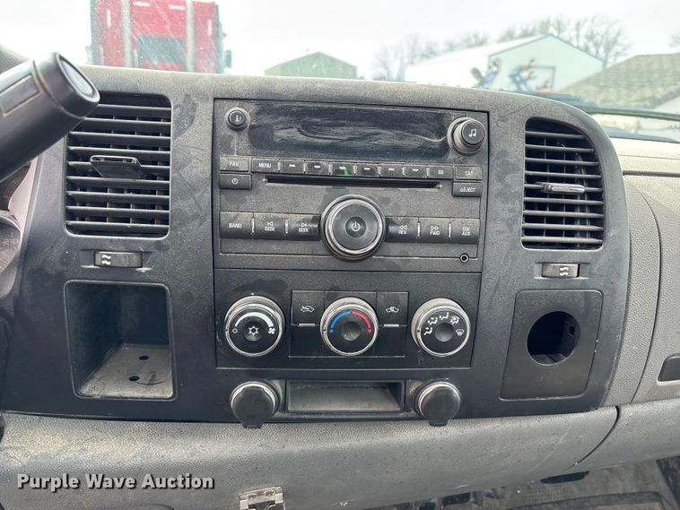 image for item FB3599 2009 Chevrolet Silverado 3500HD pickup truck cab and chassis