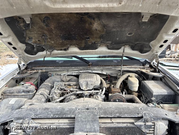 image for item FB3599 2009 Chevrolet Silverado 3500HD pickup truck cab and chassis