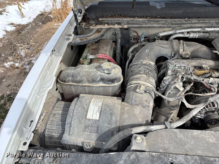 image for item FB3599 2009 Chevrolet Silverado 3500HD pickup truck cab and chassis