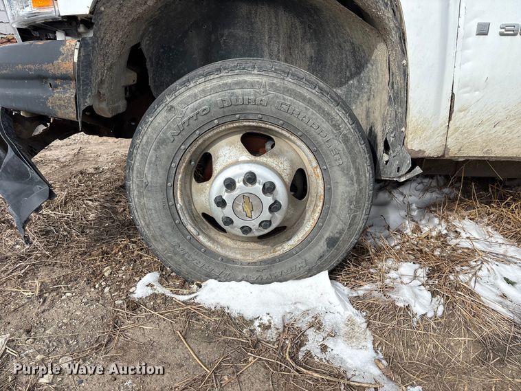 image for item FB3599 2009 Chevrolet Silverado 3500HD pickup truck cab and chassis