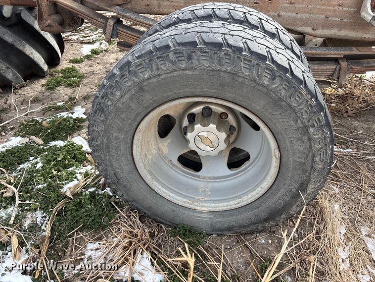 image for item FB3599 2009 Chevrolet Silverado 3500HD pickup truck cab and chassis