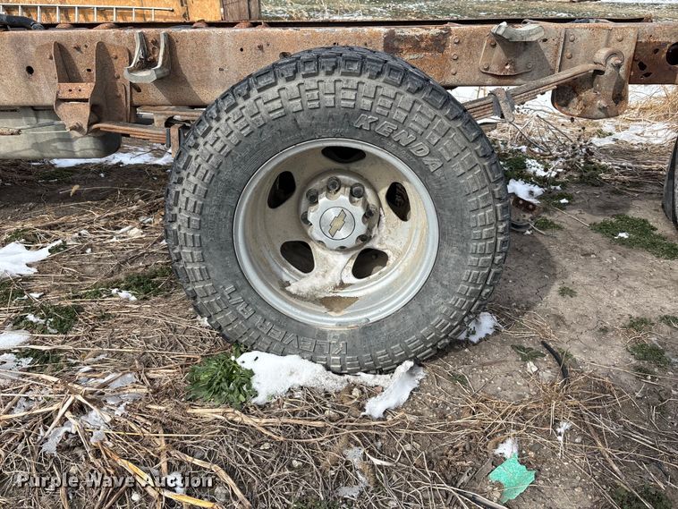 image for item FB3599 2009 Chevrolet Silverado 3500HD pickup truck cab and chassis