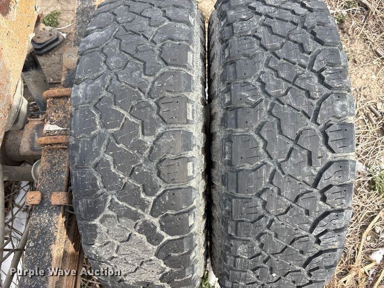 image for item FB3599 2009 Chevrolet Silverado 3500HD pickup truck cab and chassis