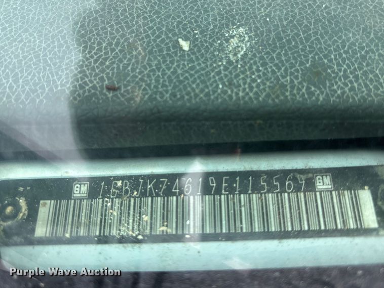 image for item FB3599 2009 Chevrolet Silverado 3500HD pickup truck cab and chassis