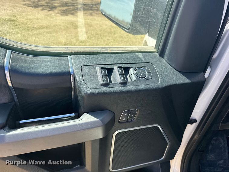 image for item FB7088 2018 Ford F150 Platinum Crew Cab pickup truck