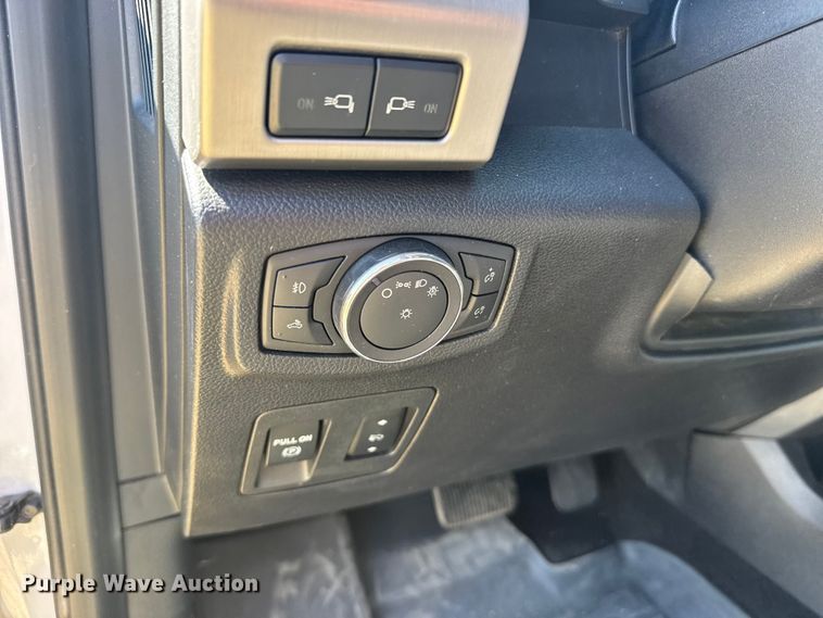 image for item FB7088 2018 Ford F150 Platinum Crew Cab pickup truck