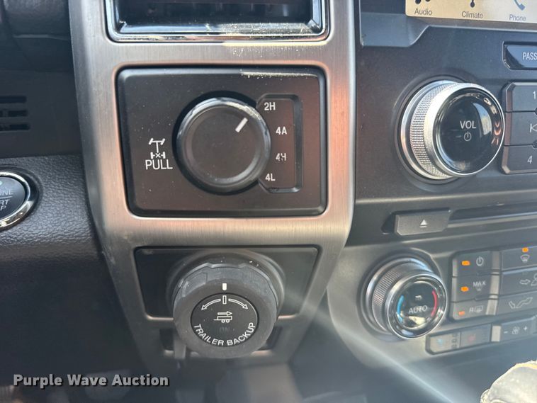 image for item FB7088 2018 Ford F150 Platinum Crew Cab pickup truck