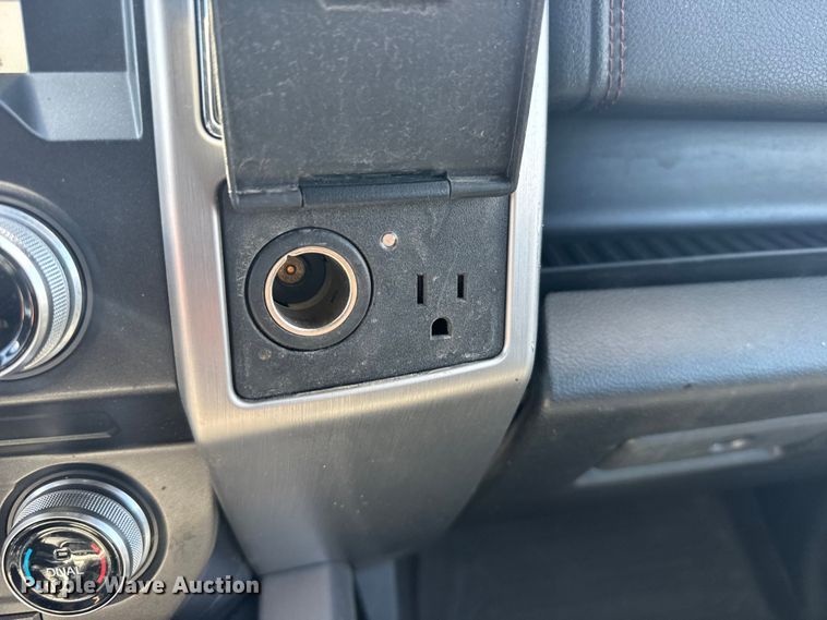 image for item FB7088 2018 Ford F150 Platinum Crew Cab pickup truck