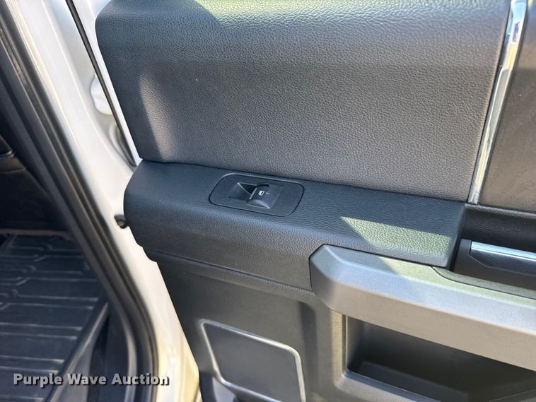 image for item FB7088 2018 Ford F150 Platinum Crew Cab pickup truck