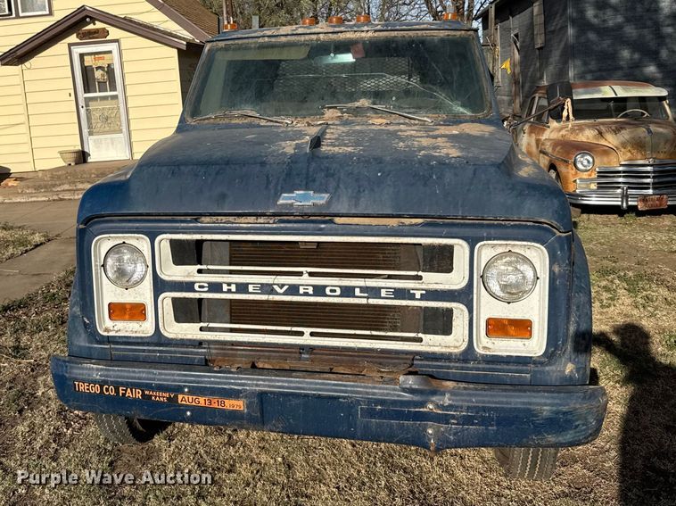 image for item FB7093 1969 Chevrolet C/40 flatbed truck