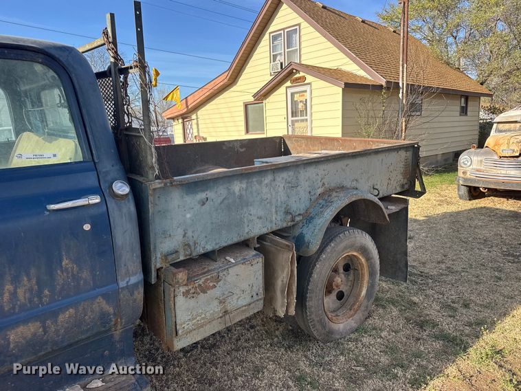 image for item FB7093 1969 Chevrolet C/40 flatbed truck