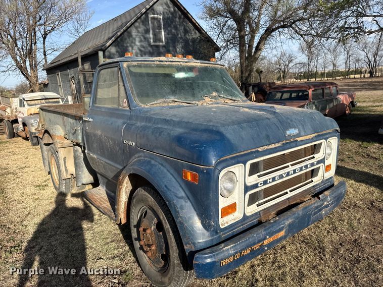image for item FB7093 1969 Chevrolet C/40 flatbed truck