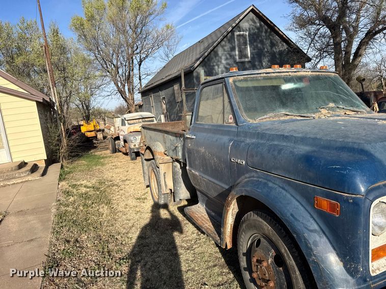 image for item FB7093 1969 Chevrolet C/40 flatbed truck