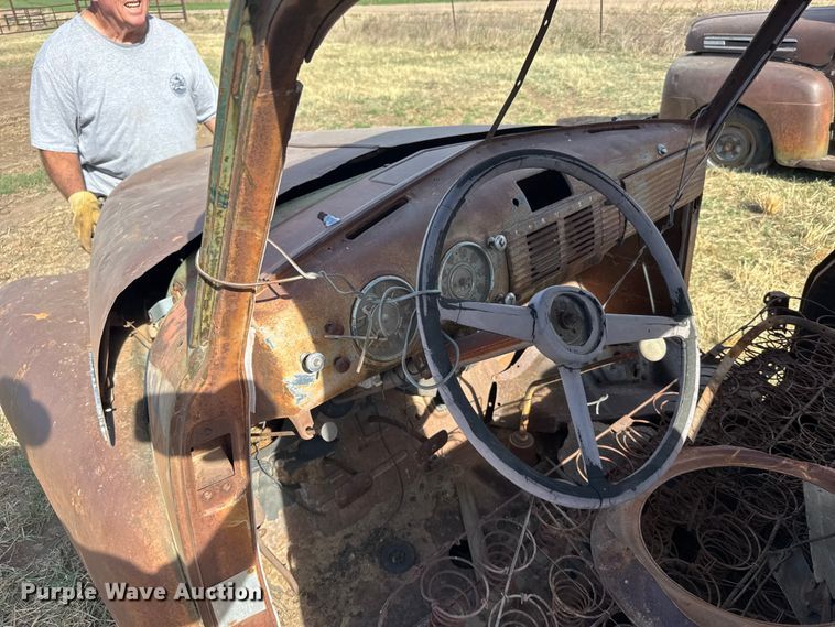 image for item FB7098 1952 Chevrolet 3800 pickup truck