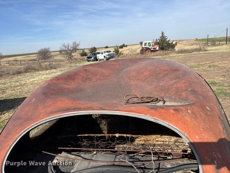 image for item FB7099 1946 Ford Super deluxe coupe