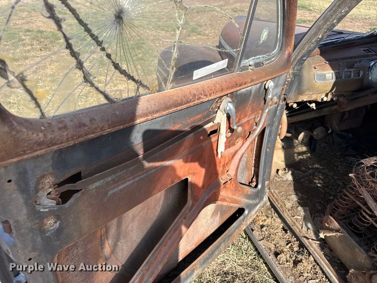 image for item FB7099 1946 Ford Super deluxe coupe