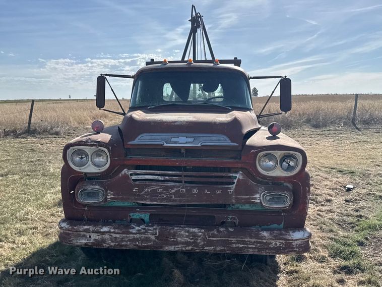 image for item FB7100 1952 Chevrolet Viking 60 winch truck