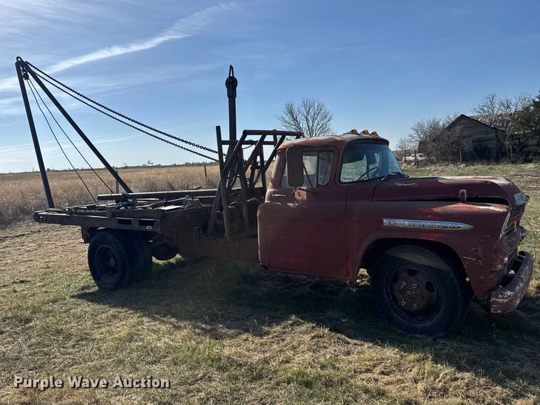 image for item FB7100 1952 Chevrolet Viking 60 winch truck