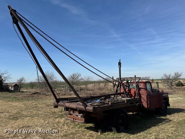 image for item FB7100 1952 Chevrolet Viking 60 winch truck