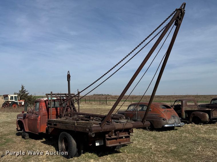 image for item FB7100 1952 Chevrolet Viking 60 winch truck