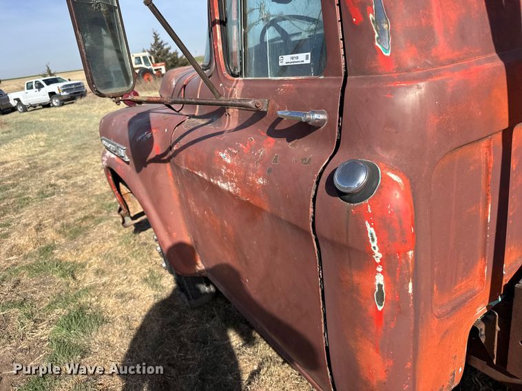 image for item FB7100 1952 Chevrolet Viking 60 winch truck