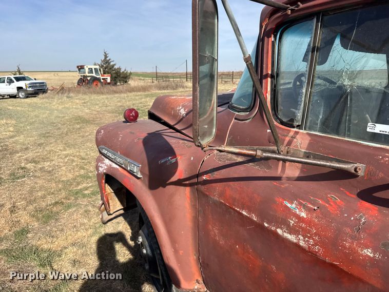 image for item FB7100 1952 Chevrolet Viking 60 winch truck