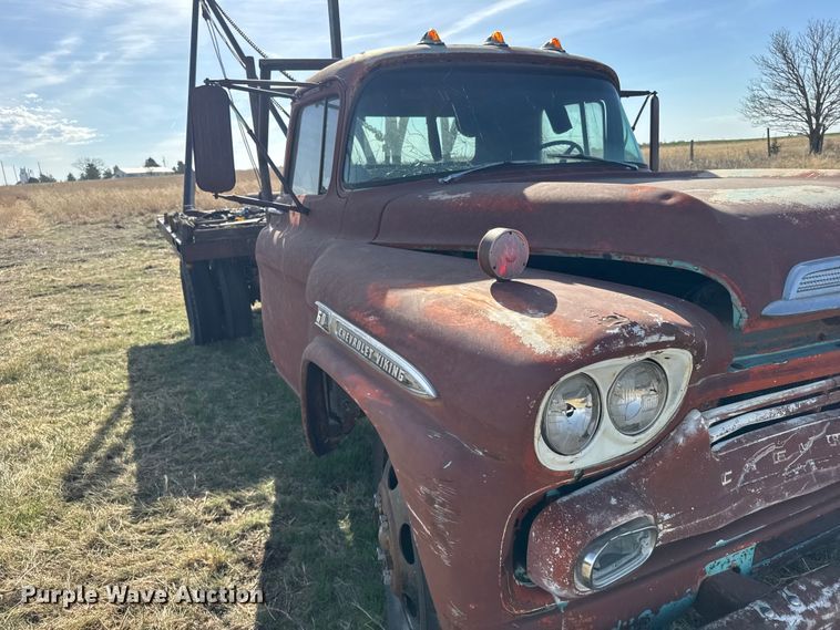 image for item FB7100 1952 Chevrolet Viking 60 winch truck