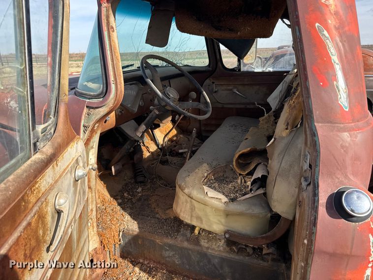 image for item FB7100 1952 Chevrolet Viking 60 winch truck