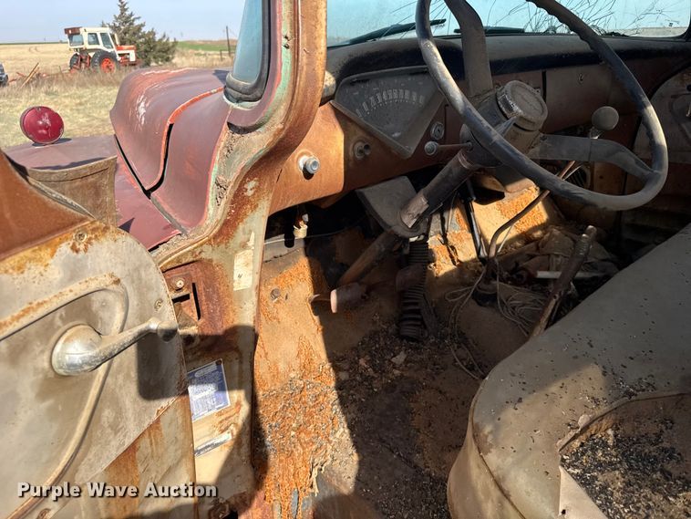 image for item FB7100 1952 Chevrolet Viking 60 winch truck