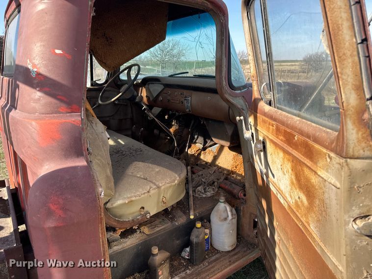 image for item FB7100 1952 Chevrolet Viking 60 winch truck