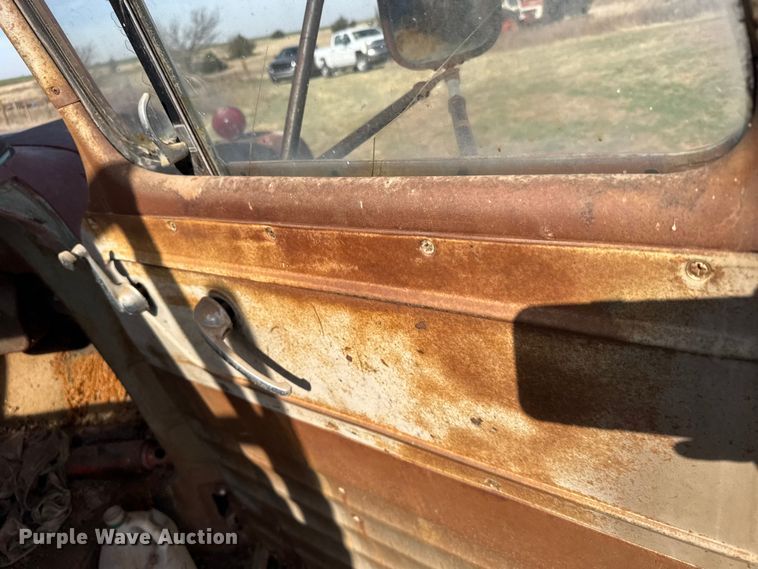 image for item FB7100 1952 Chevrolet Viking 60 winch truck