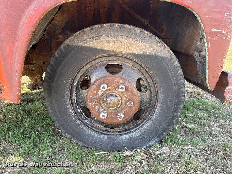 image for item FB7100 1952 Chevrolet Viking 60 winch truck