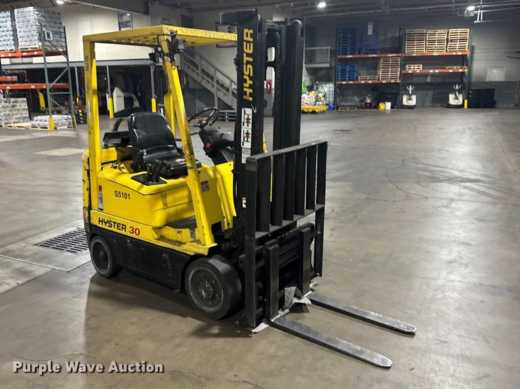 image for item FB7122 Hyster 30 forklift