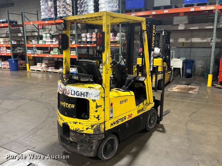 image for item FB7122 Hyster 30 forklift