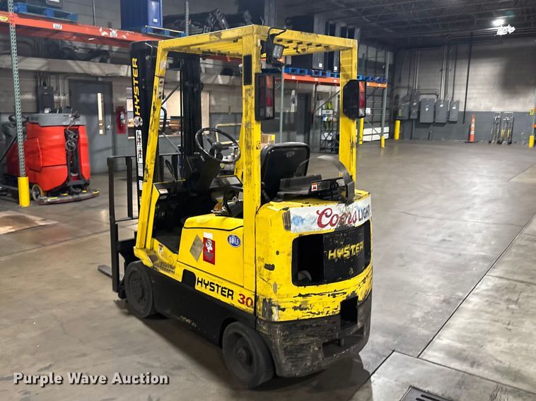 image for item FB7122 Hyster 30 forklift