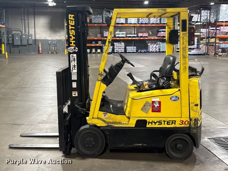image for item FB7122 Hyster 30 forklift