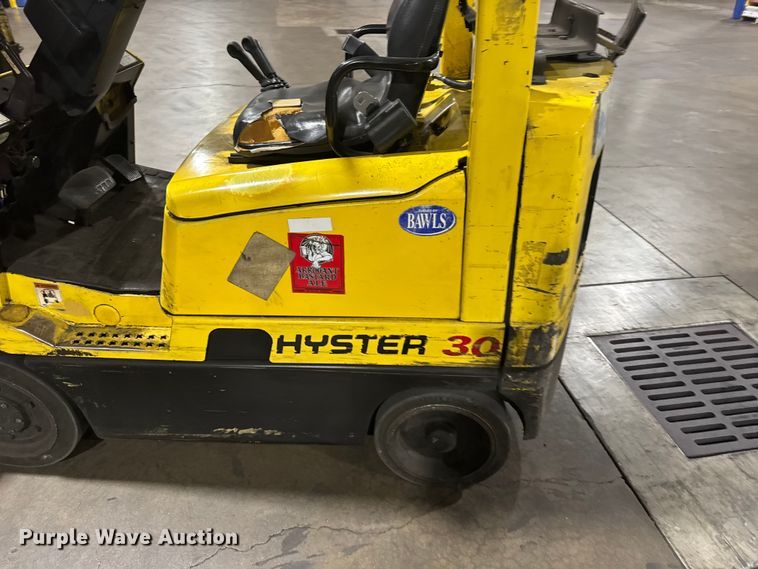 image for item FB7122 Hyster 30 forklift