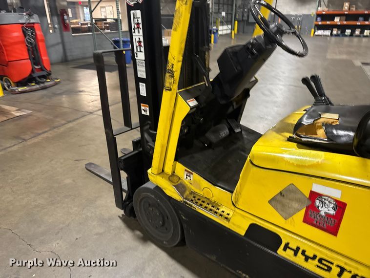 image for item FB7122 Hyster 30 forklift