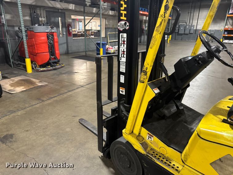 image for item FB7122 Hyster 30 forklift