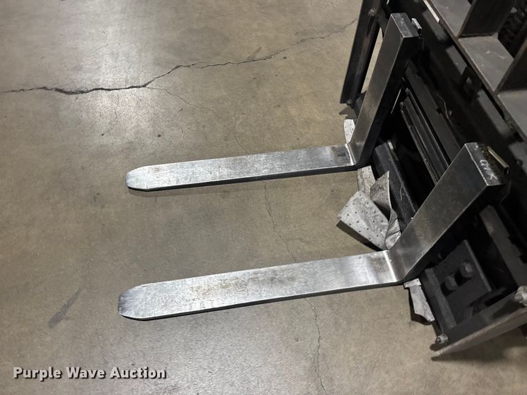 image for item FB7122 Hyster 30 forklift