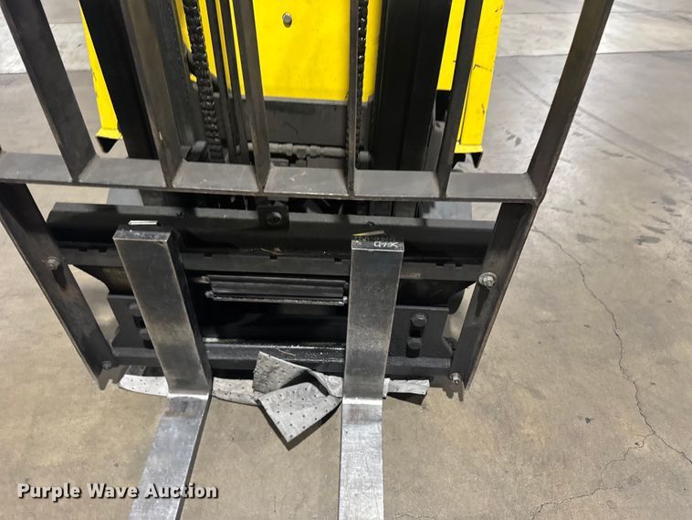 image for item FB7122 Hyster 30 forklift