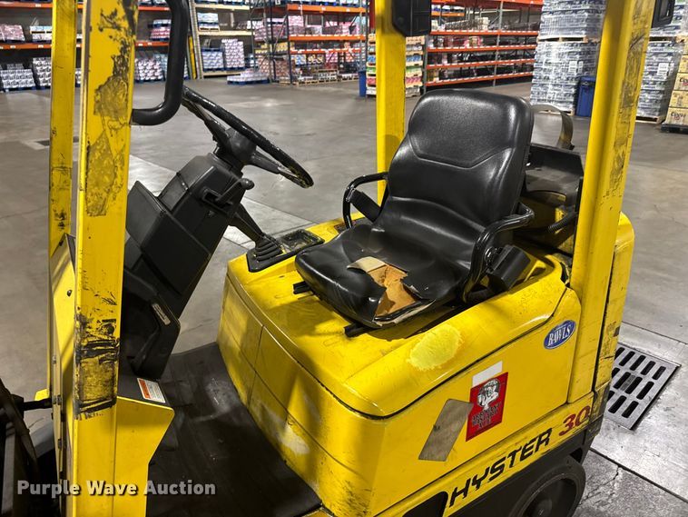 image for item FB7122 Hyster 30 forklift