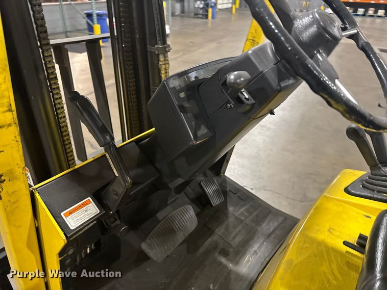 image for item FB7122 Hyster 30 forklift