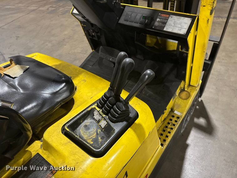 image for item FB7122 Hyster 30 forklift