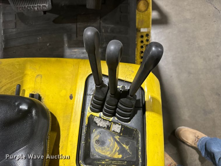 image for item FB7122 Hyster 30 forklift