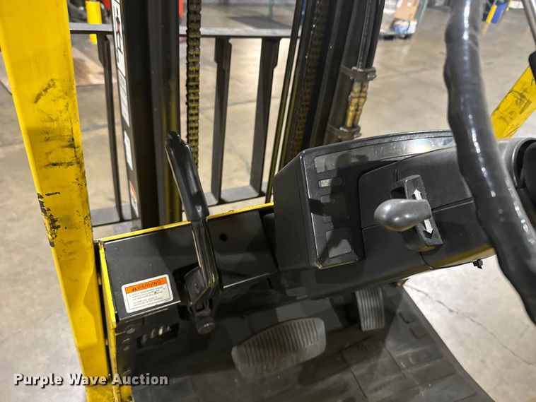 image for item FB7122 Hyster 30 forklift