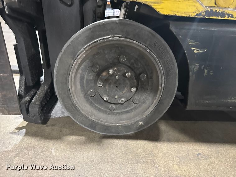 image for item FB7122 Hyster 30 forklift