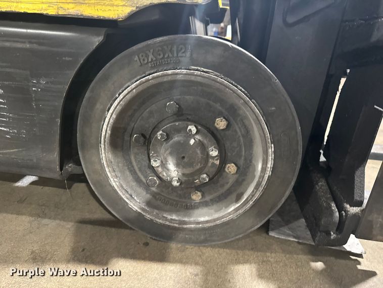 image for item FB7122 Hyster 30 forklift