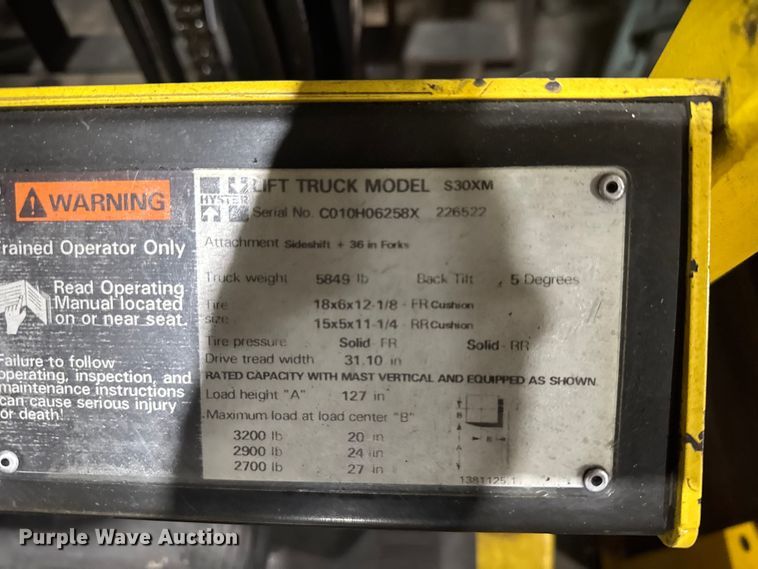 image for item FB7122 Hyster 30 forklift