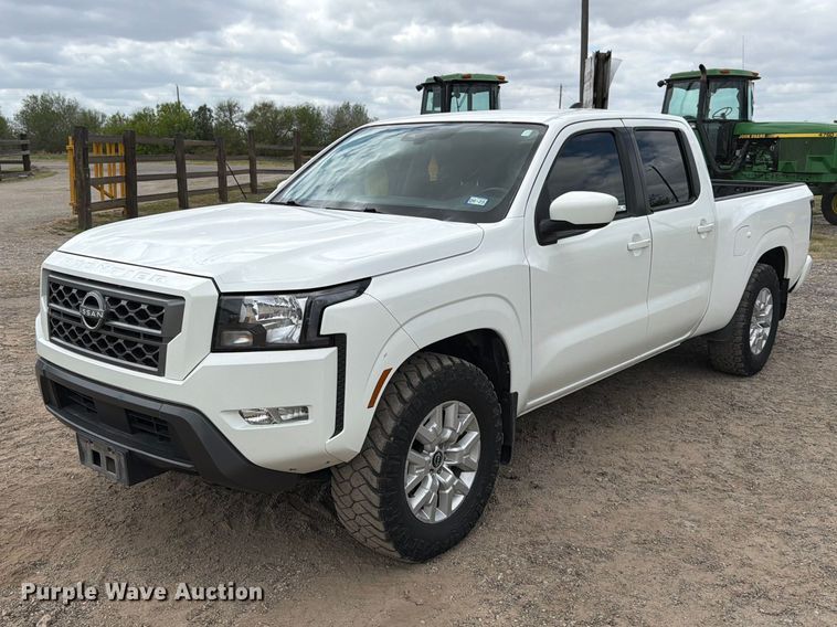 image for item FB8022 2022 Nissan Frontier Crew Cab pickup truck